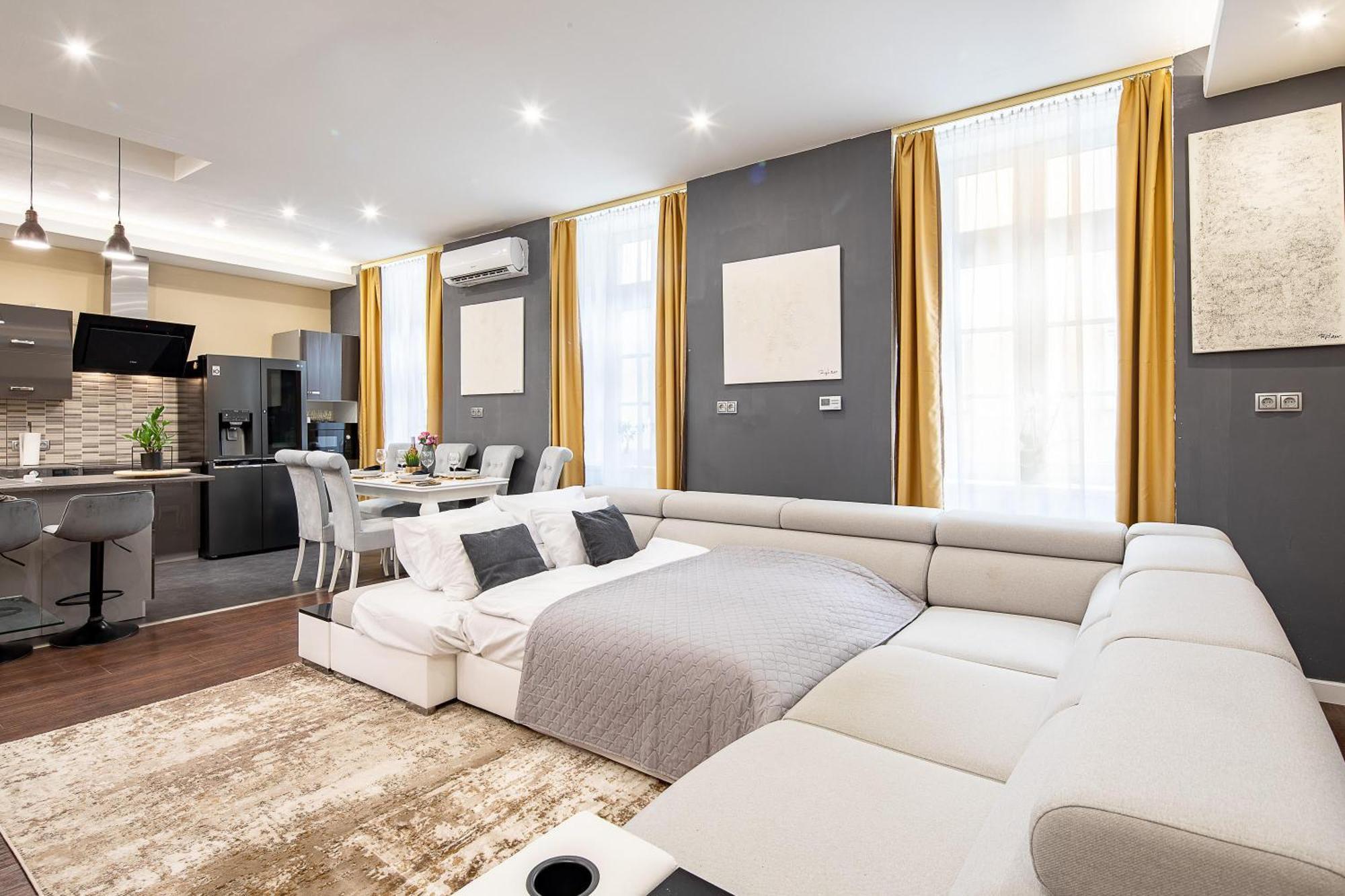 Huge Warm Luxury Apartment Budapest