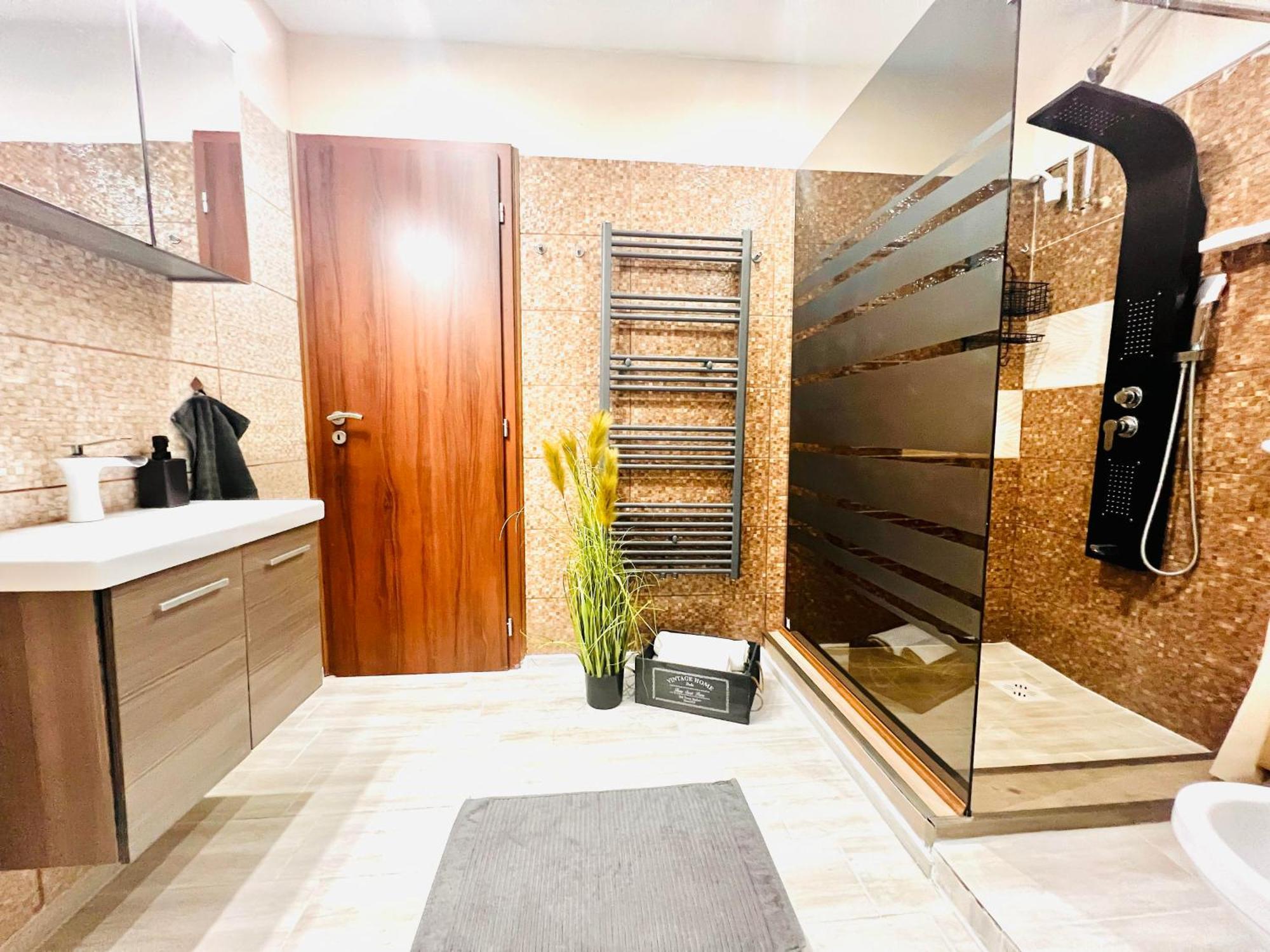 Huge Warm Luxury Apartment Budapest